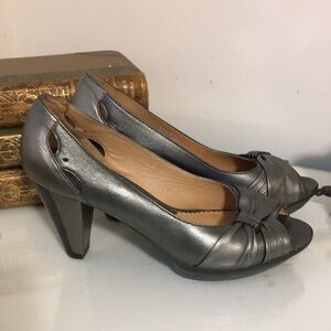 Metallic Grey Blondo Heels Size 9
